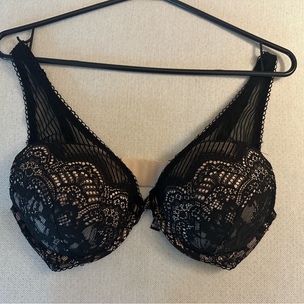 VS Lace Dream Angels Bra, Black& Cream in 34D. worn once!